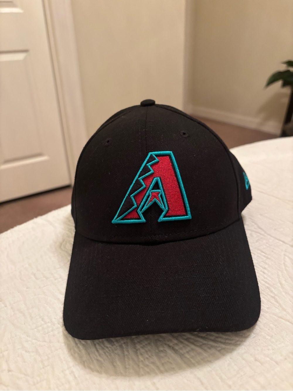 Arizona Diamondbacks Black Baseball Cap, Velcro back, Teal Red Logo
